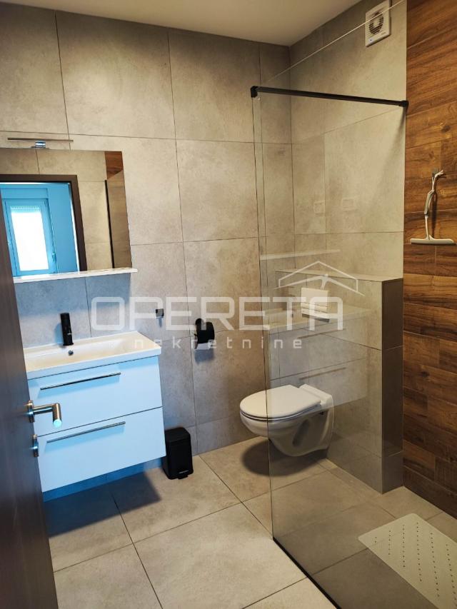 TOP PRILIKA: Luksuznih 108 m² s uporabnom dozvolom – Srce Valdebeka
