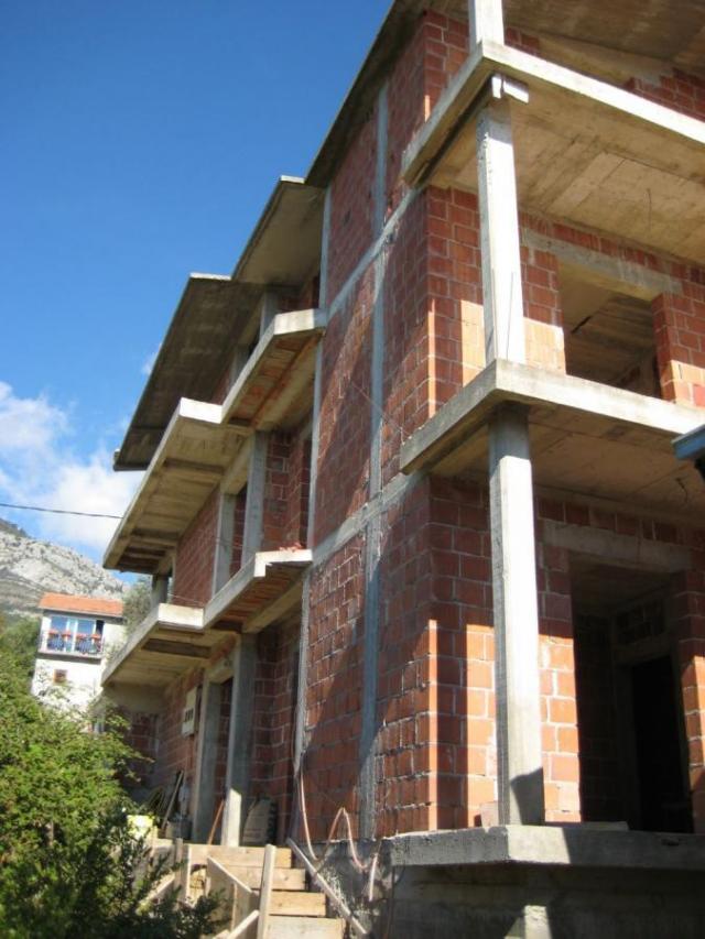BK-S107  Kuca 370m2 u Susanju s prelijepim pogledom na more i grad Bar