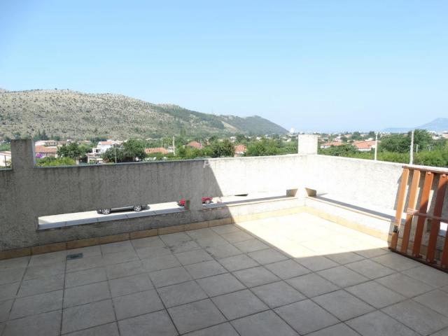 House with business premises in the Zaljevo settlement