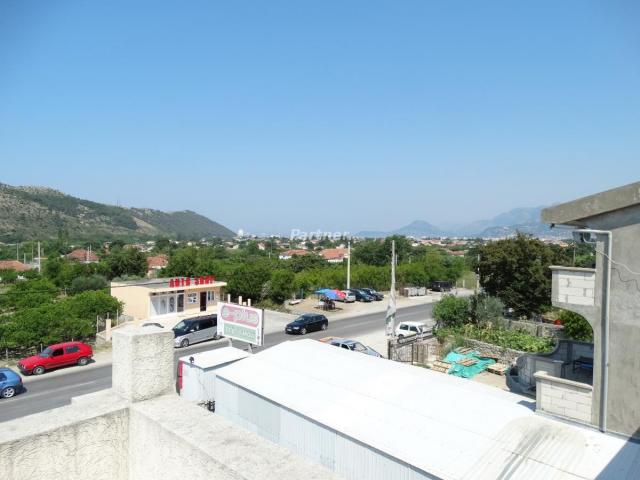 House with business premises in the Zaljevo settlement