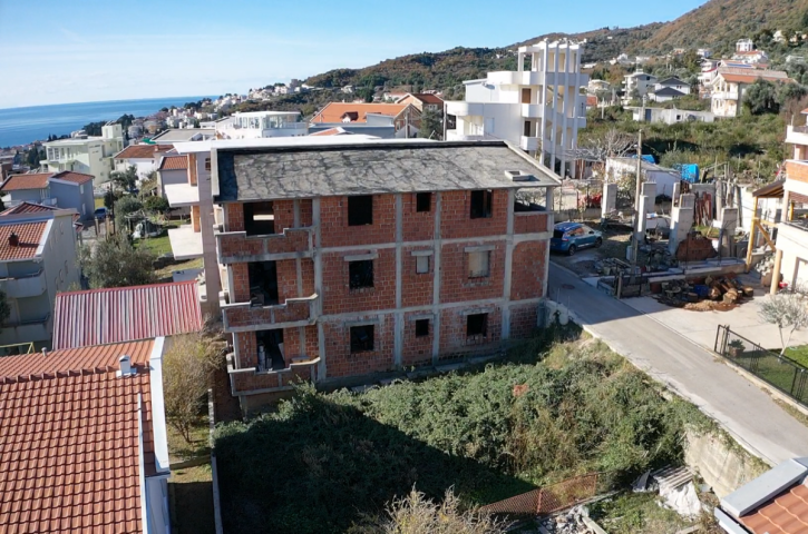 BK-S107  Kuca 370m2 u Susanju s prelijepim pogledom na more i grad Bar