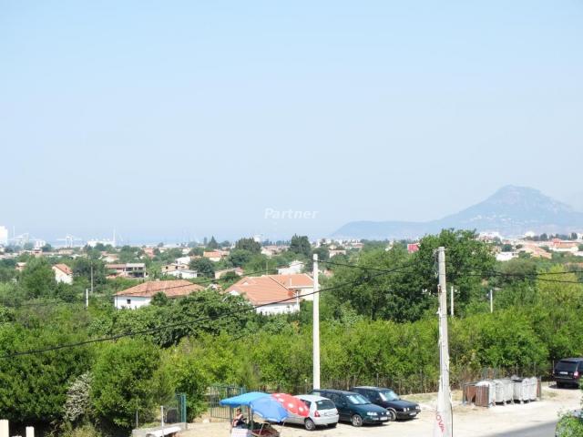 House with business premises in the Zaljevo settlement