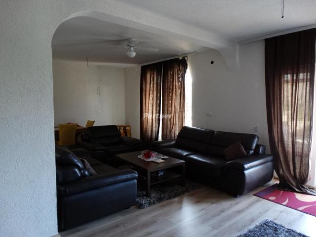 House with business premises in the Zaljevo settlement