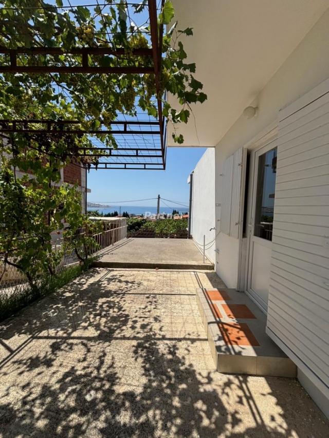 House in Susanj with a view of the sea
