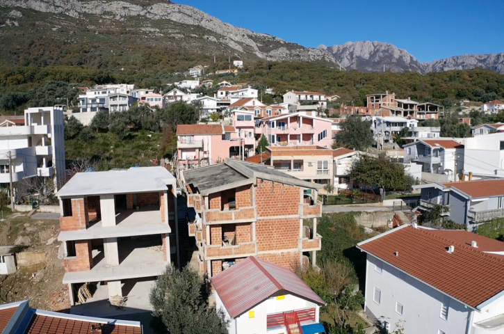 BK-S107  Kuca 370m2 u Susanju s prelijepim pogledom na more i grad Bar