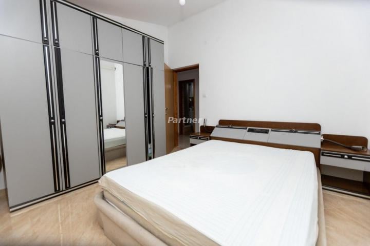Kuca 300 m2 na placu 700 m2 Bjelisi
