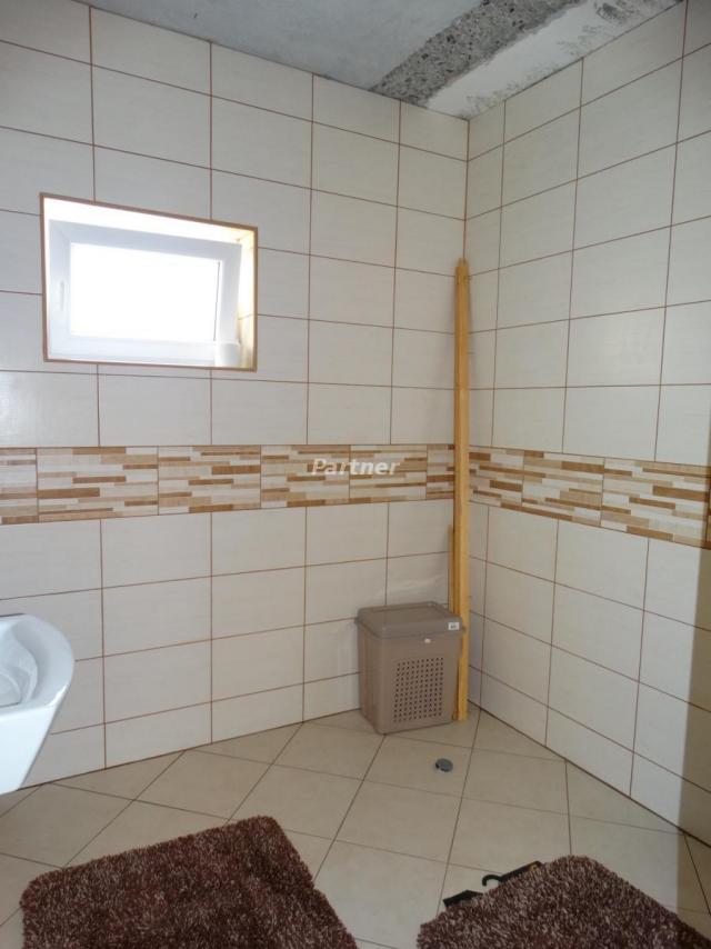 House with business premises in the Zaljevo settlement