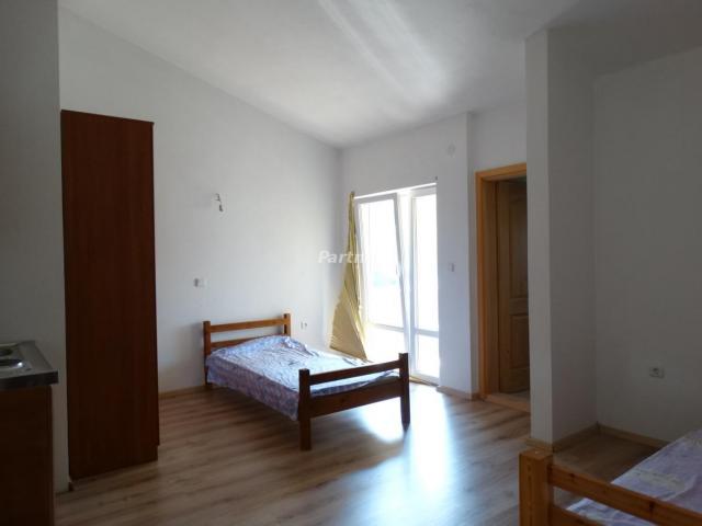 House with business premises in the Zaljevo settlement