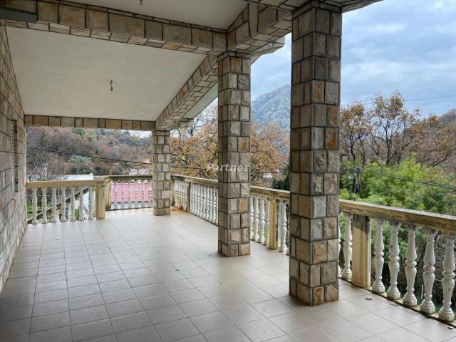 Haus 300 m2 in Misici