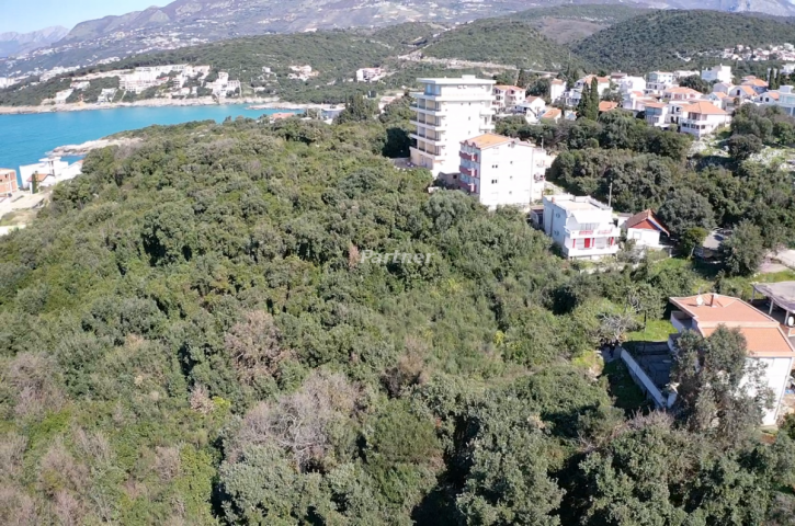 Urbanizovani plac 2600m2 Utjeha
