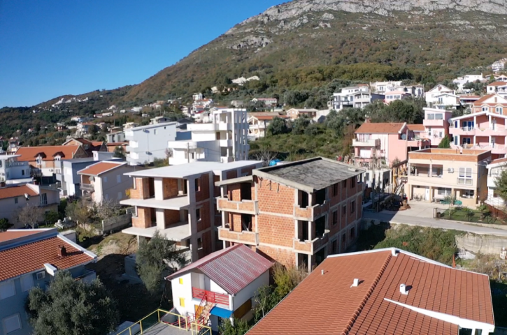 BK-S107  Kuca 370m2 u Susanju s prelijepim pogledom na more i grad Bar