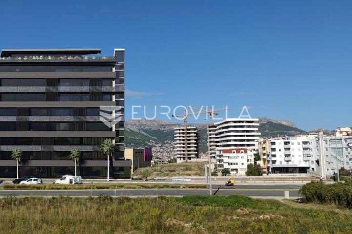 Split, Mejaši, Moderni uredski prostor u novogradnji s liftom