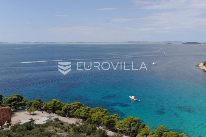 Murter, Slanica, prekrasan plažni ugostiteljski objekt