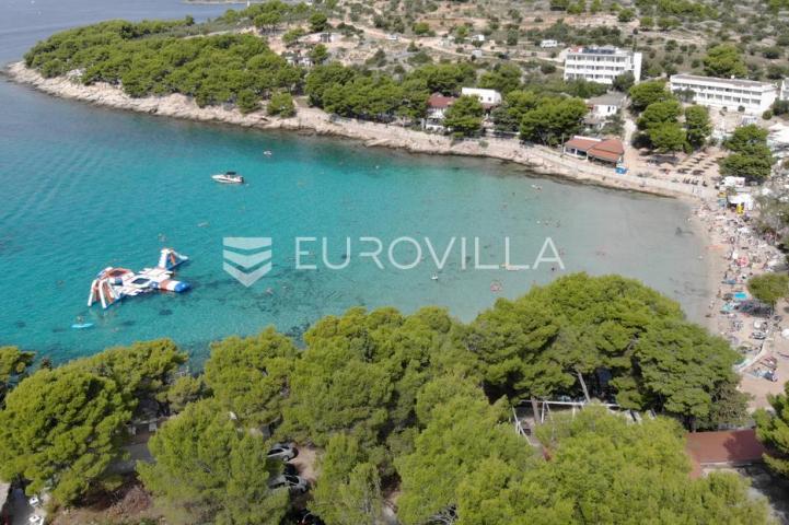 Murter, Slanica, prekrasan plažni ugostiteljski objekt
