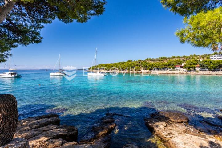 Murter, Slanica, prekrasan plažni ugostiteljski objekt