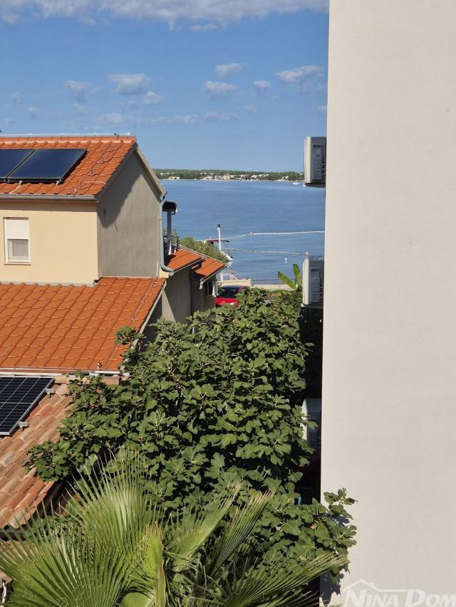 Apartman 1 kat, južna strana 50 met. do mora s pogledom na more