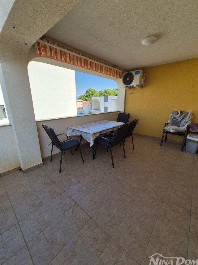 Apartman 1 kat, južna strana 50 met. do mora s pogledom na more