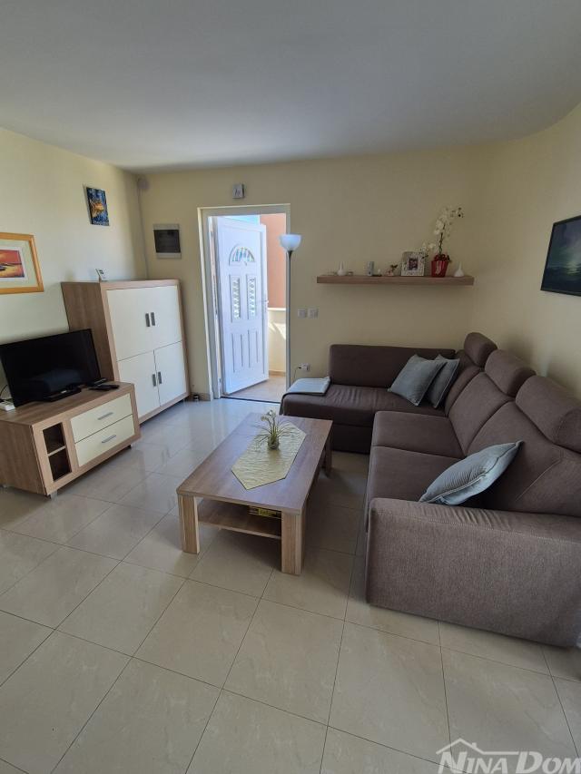 Apartman 1 kat, južna strana 50 met. do mora s pogledom na more