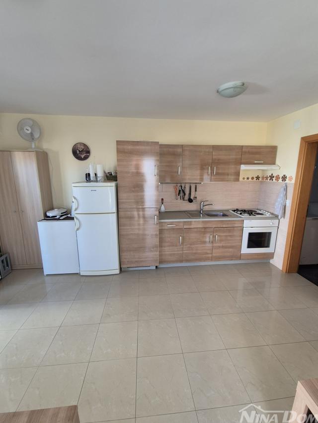 Apartman 1 kat, južna strana 50 met. do mora s pogledom na more