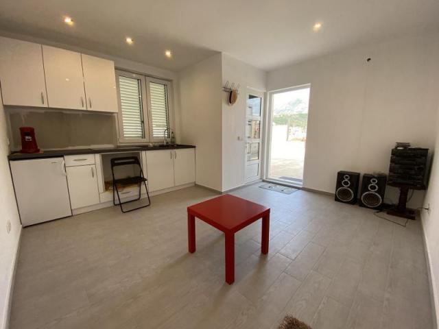 BK-B153 Kuca Bar/Bjelisi