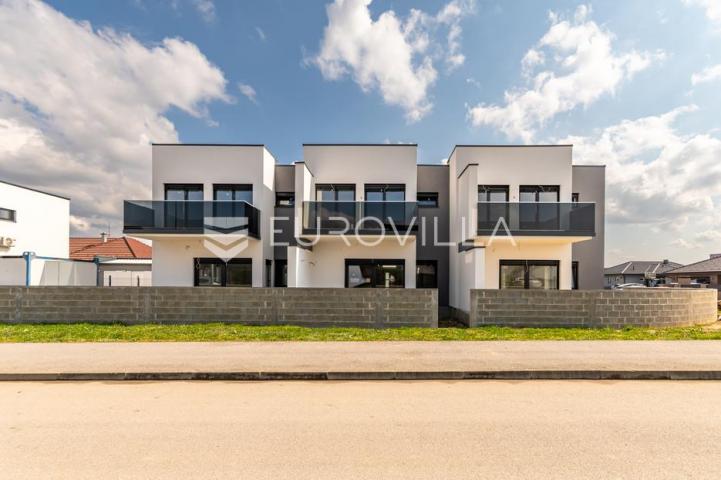Prelog, kuća u nizu površine 107,75 m²
