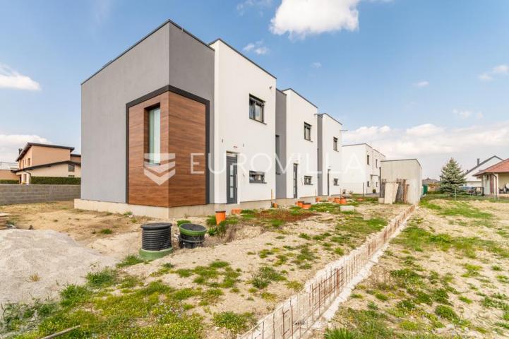 Prelog, kuća u nizu površine 107,75 m²