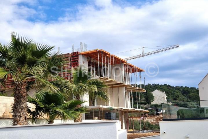 Novi apartmani s vrhunskim pogledom blizu plaže i centra Trogira