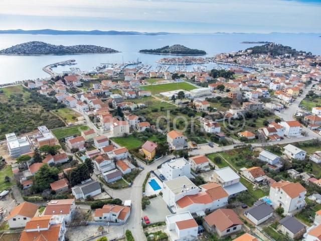 Kuća sa bazenom blizu plaže, prodaja , Tribunj