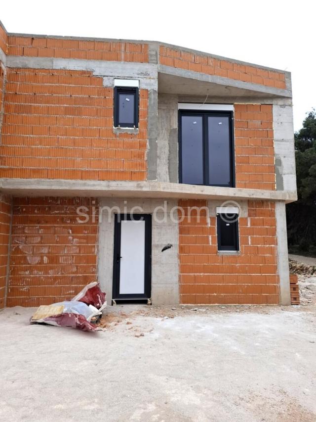 Kuća sa bazenom blizu plaže, prodaja , Tribunj