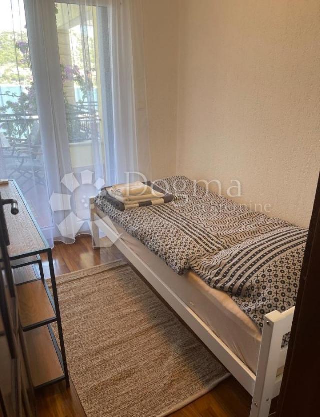 Kuća prvi red do mora