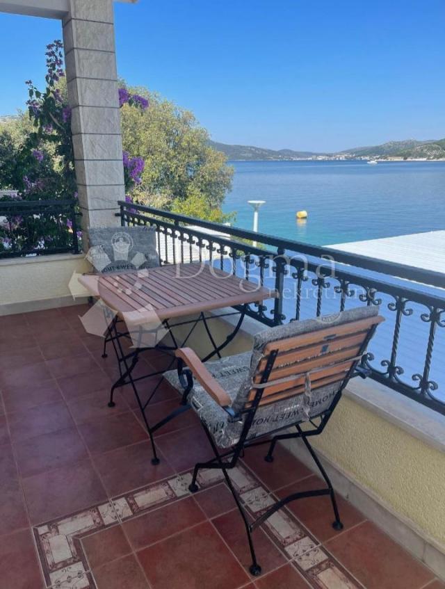 Kuća prvi red do mora