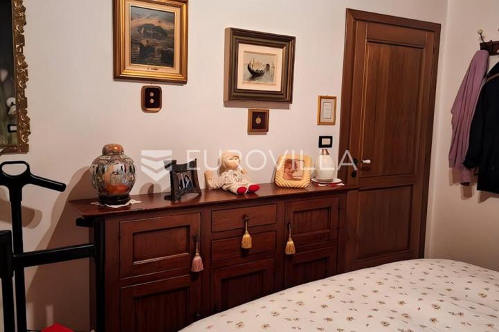 Istra, Buje okolica, šarmantna samostojeća kuća s velikom okućnicom i investicijskim potencijalom