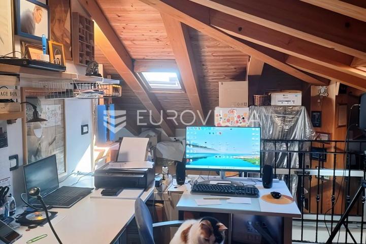 Istra, Buje okolica, šarmantna samostojeća kuća s velikom okućnicom i investicijskim potencijalom