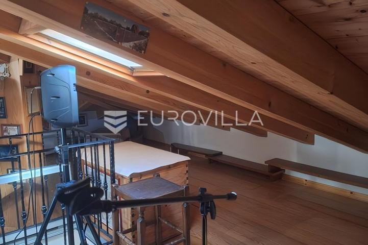 Istra, Buje okolica, šarmantna samostojeća kuća s velikom okućnicom i investicijskim potencijalom