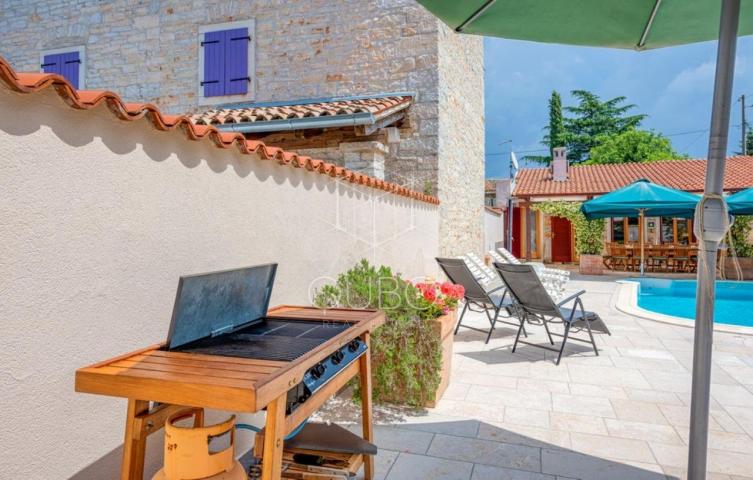 Istra, Kanfanar - Kamene kuće sa bazenom