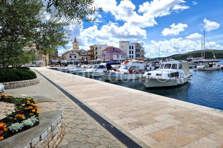 Moderan dvosobni apartman, Pirovac