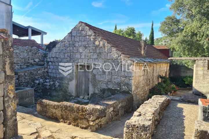Pelješac, Županje selo, tradicionalna kamena kuća za adaptaciju