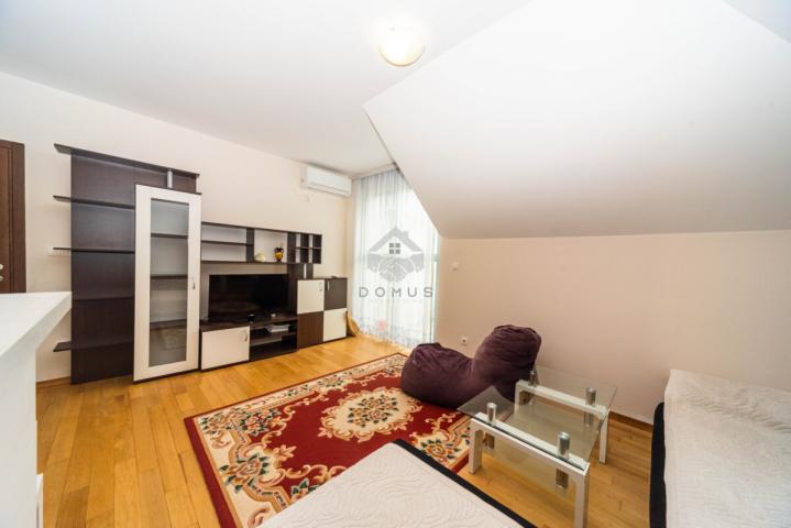 Jednosoban stan 54m2 + parking, Gorica C - Podgorica