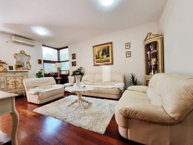 Trosoban lijepo namješten stan, 100m2, Gorica C, Podgorica