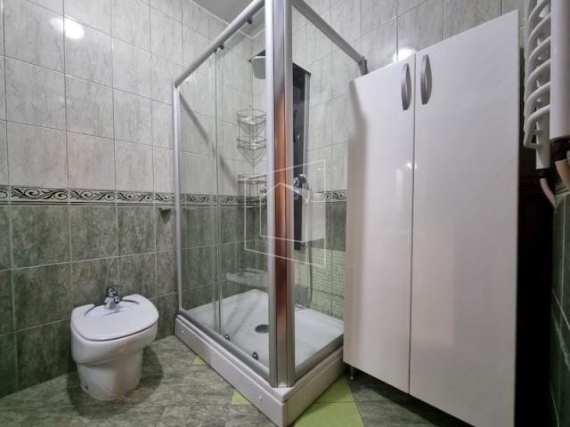 Trosoban lijepo namješten stan, 100m2, Gorica C, Podgorica