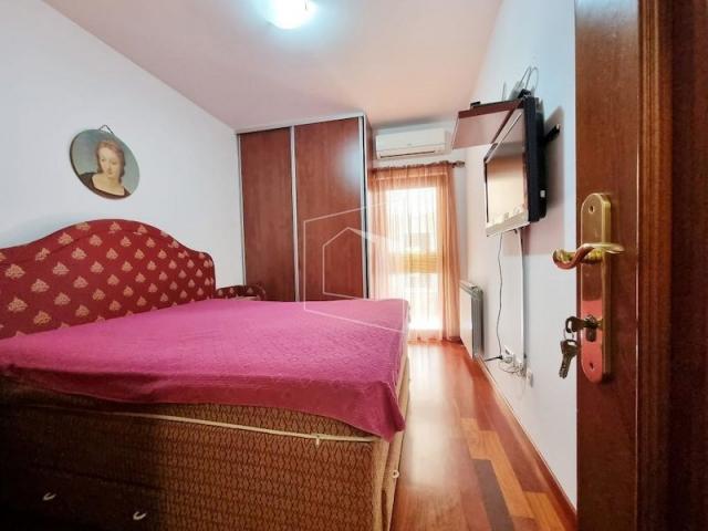Trosoban lijepo namješten stan, 100m2, Gorica C, Podgorica