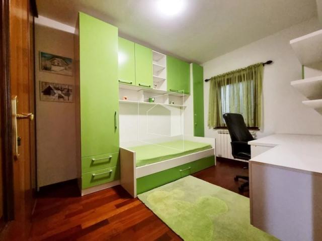 Trosoban lijepo namješten stan, 100m2, Gorica C, Podgorica