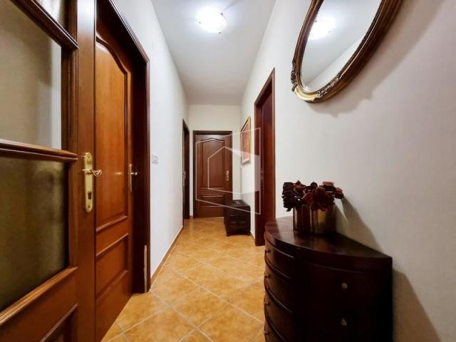 Trosoban lijepo namješten stan, 100m2, Gorica C, Podgorica