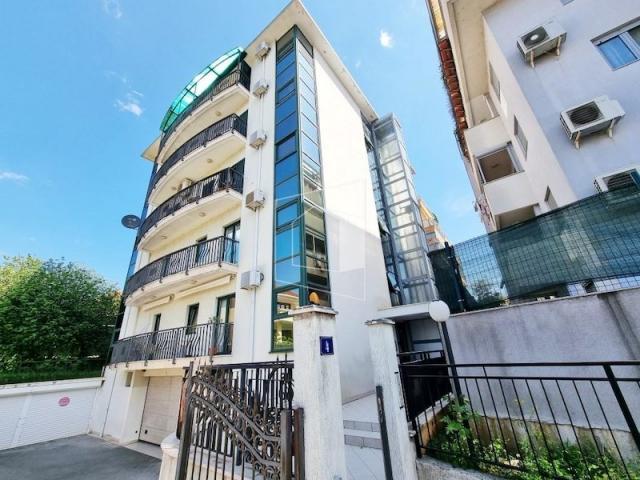 Trosoban lijepo namješten stan, 100m2, Gorica C, Podgorica