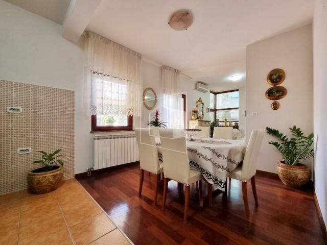 Trosoban lijepo namješten stan, 100m2, Gorica C, Podgorica