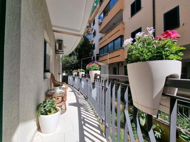 Trosoban lijepo namješten stan, 100m2, Gorica C, Podgorica