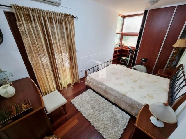 Trosoban lijepo namješten stan, 100m2, Gorica C, Podgorica