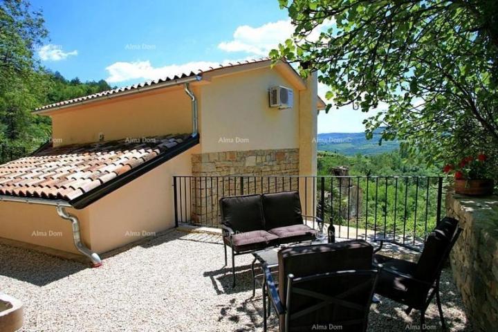 Kuća Kamena kuća sa bazenom i panoramskim pogledom. Blizina Livada. 