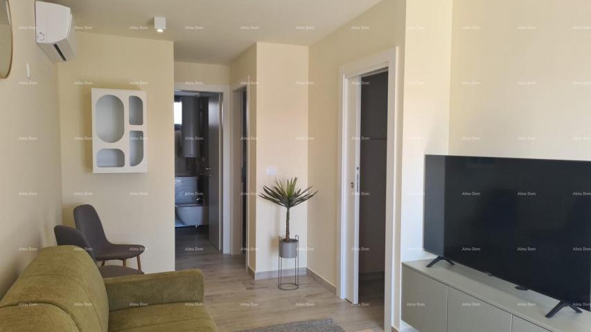 Stan Moderan apartman s parkirnim mjestom i ostavom u bloku F, u blizini Umaga!
