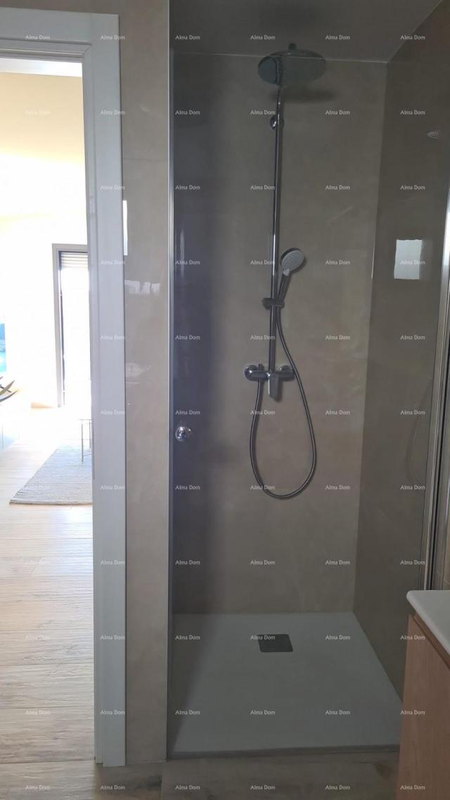 Stan Moderan apartman s parkirnim mjestom i ostavom u bloku F, u blizini Umaga!